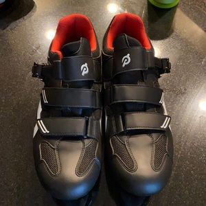 Nearly brand new Men’s Peloton Shoes